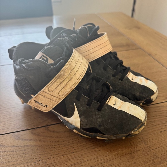 Boys Nike Baseball Cleats Size 3.5 - Picture 1 of 1